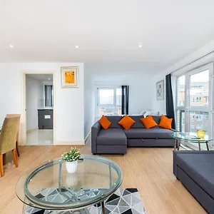canary-wharf-docklands-excel-spacious-apt-e14.cambridgehotelsuk.com/