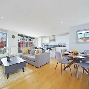 2-beds-executive-penthouse-liverpool-street-by-city.cambridgehotelsuk.com/